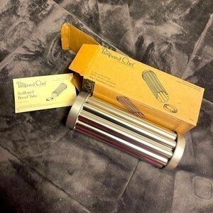 Pampered Chef Scalloped Bread Tube NIB!!